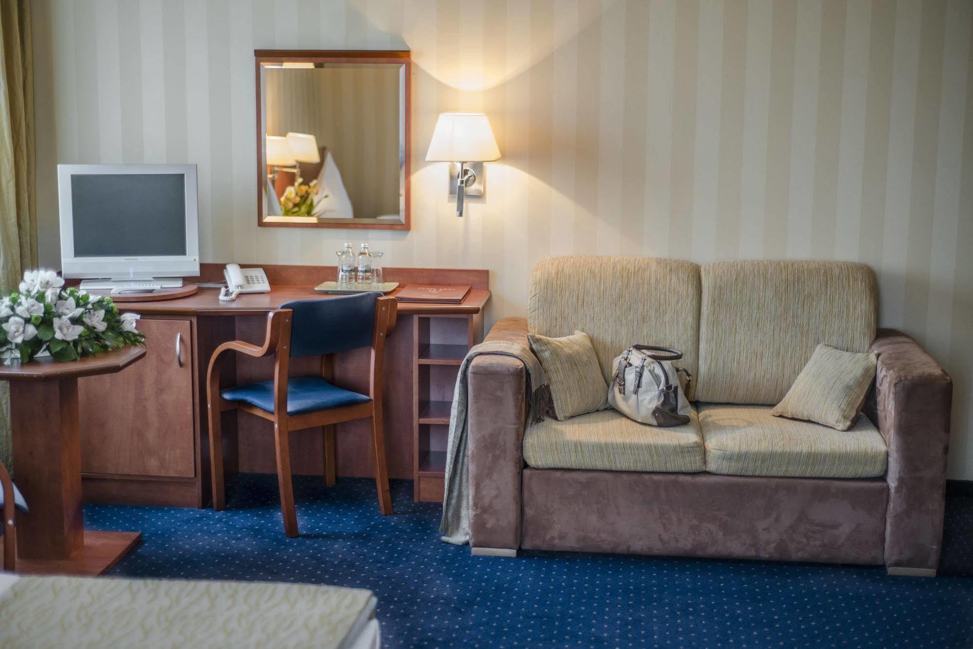 Business Hotel Vega 브로츠와프 외부 사진